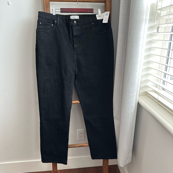 NWT Abercrombie Ultra High Rise 90s Straight Jean - Picture 2 of 10